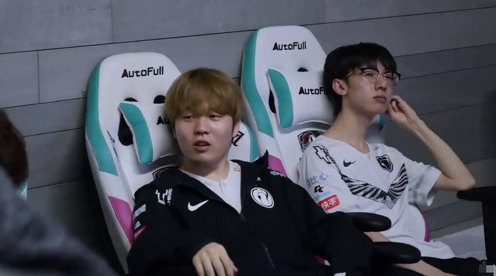 IG碾压RNG,BDD完成史诗逆转焦点之战成都决赛之夜,点燃全场激情 IG碾压RNG,BDD完成史诗逆转焦点之战成都决赛之夜,点燃全场激情