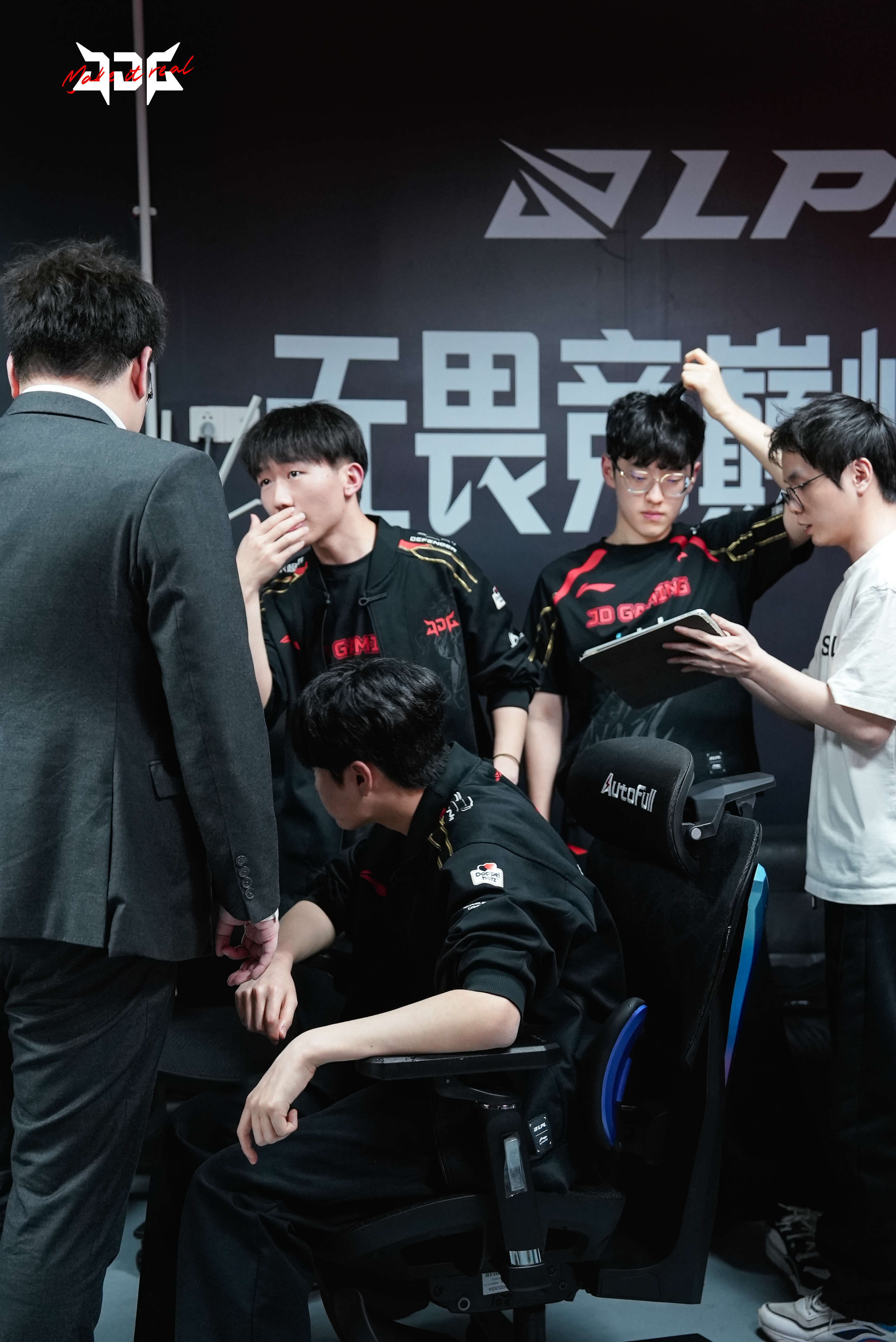 CLG碾压FNC,Chovy打出惊人五杀焦点之战淘汰赛,点燃全场激情 CLG碾压FNC,Chovy打出惊人五杀焦点之战淘汰赛,点燃全场激情