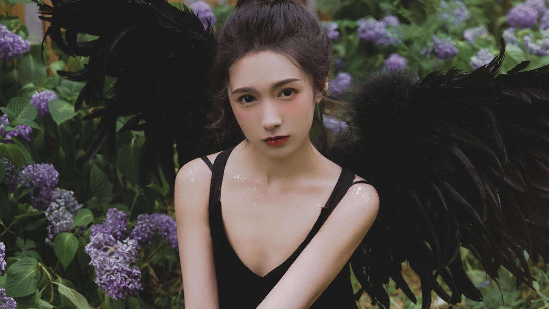 布克独舞掌控比赛风云,马刺团队节奏驯服骑士—NBA赛场上的掌控艺术