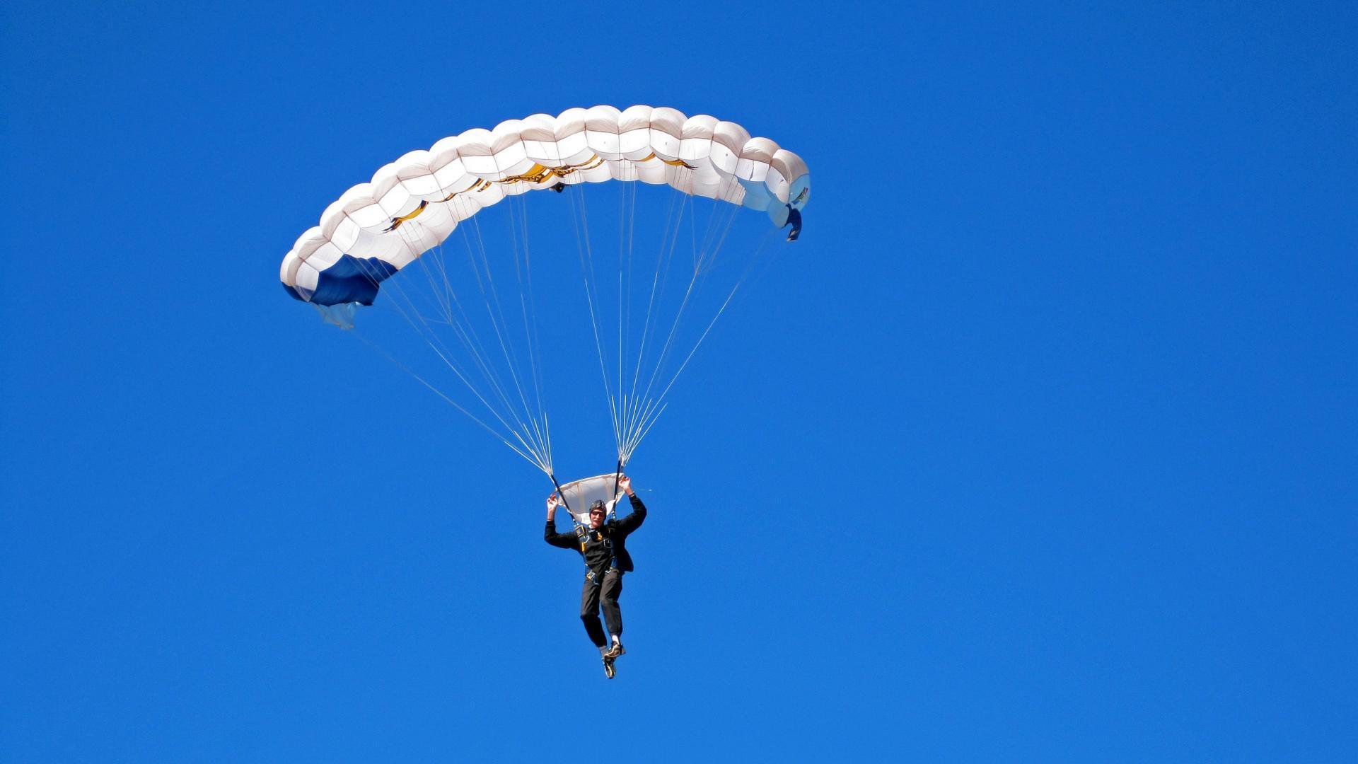 当沙漠雄狮遇见高地风暴，一场跨越维度的篮球哲学对话